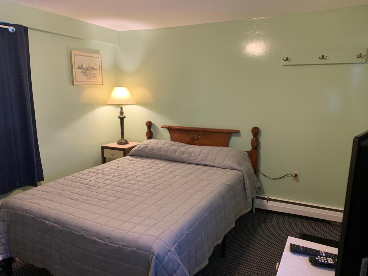 Tour Inn Motel Howard City Екстериор снимка