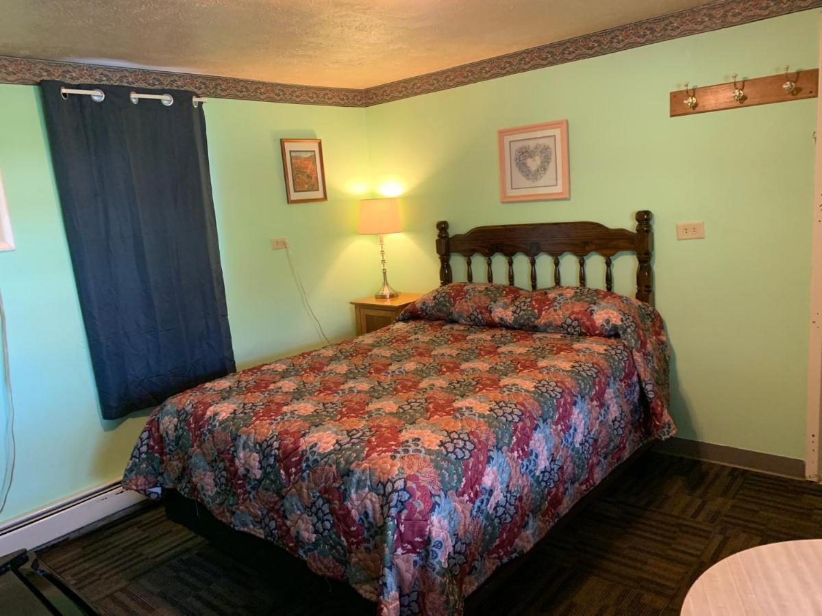 Tour Inn Motel Howard City Екстериор снимка