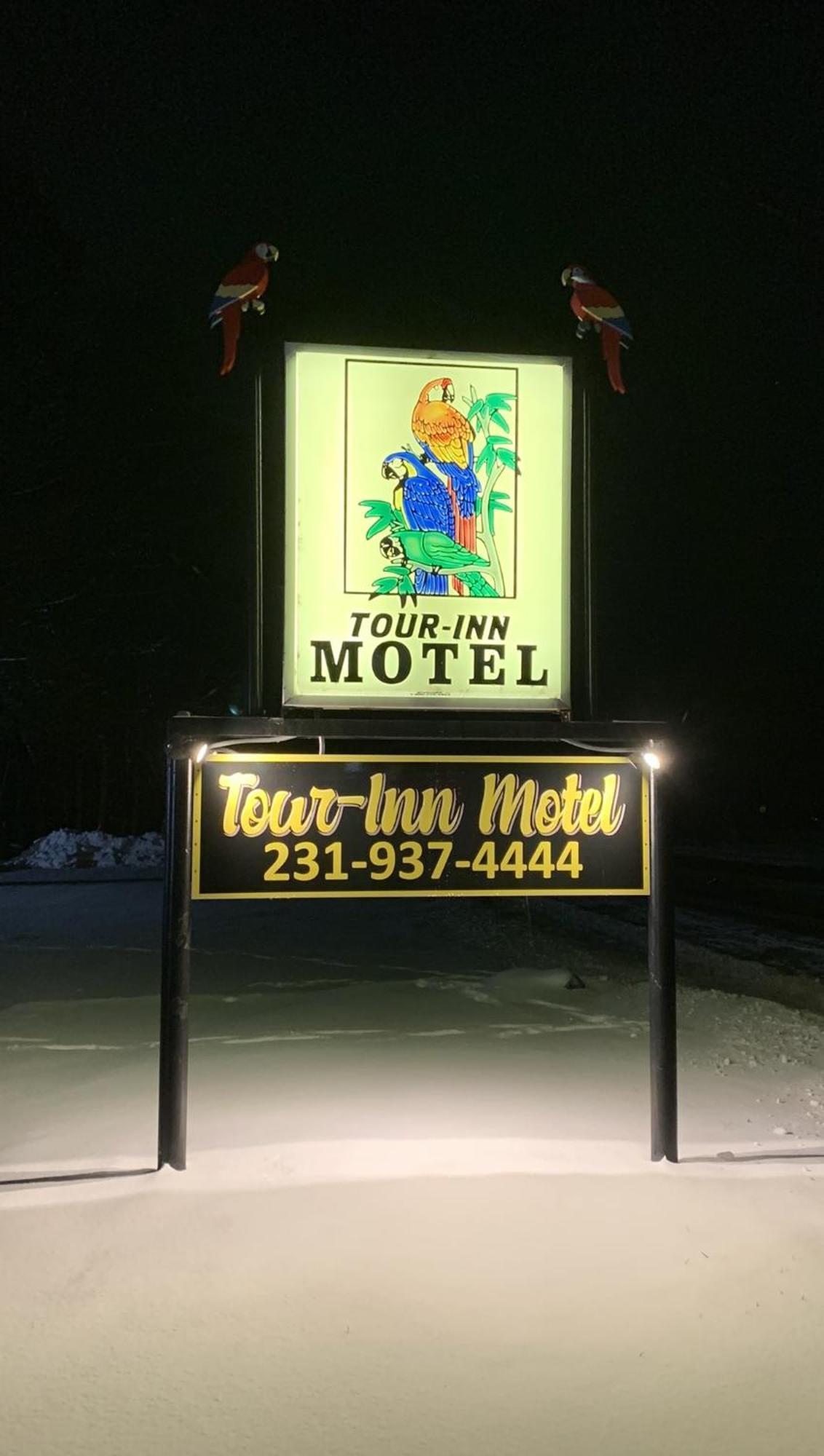 Tour Inn Motel Howard City Екстериор снимка