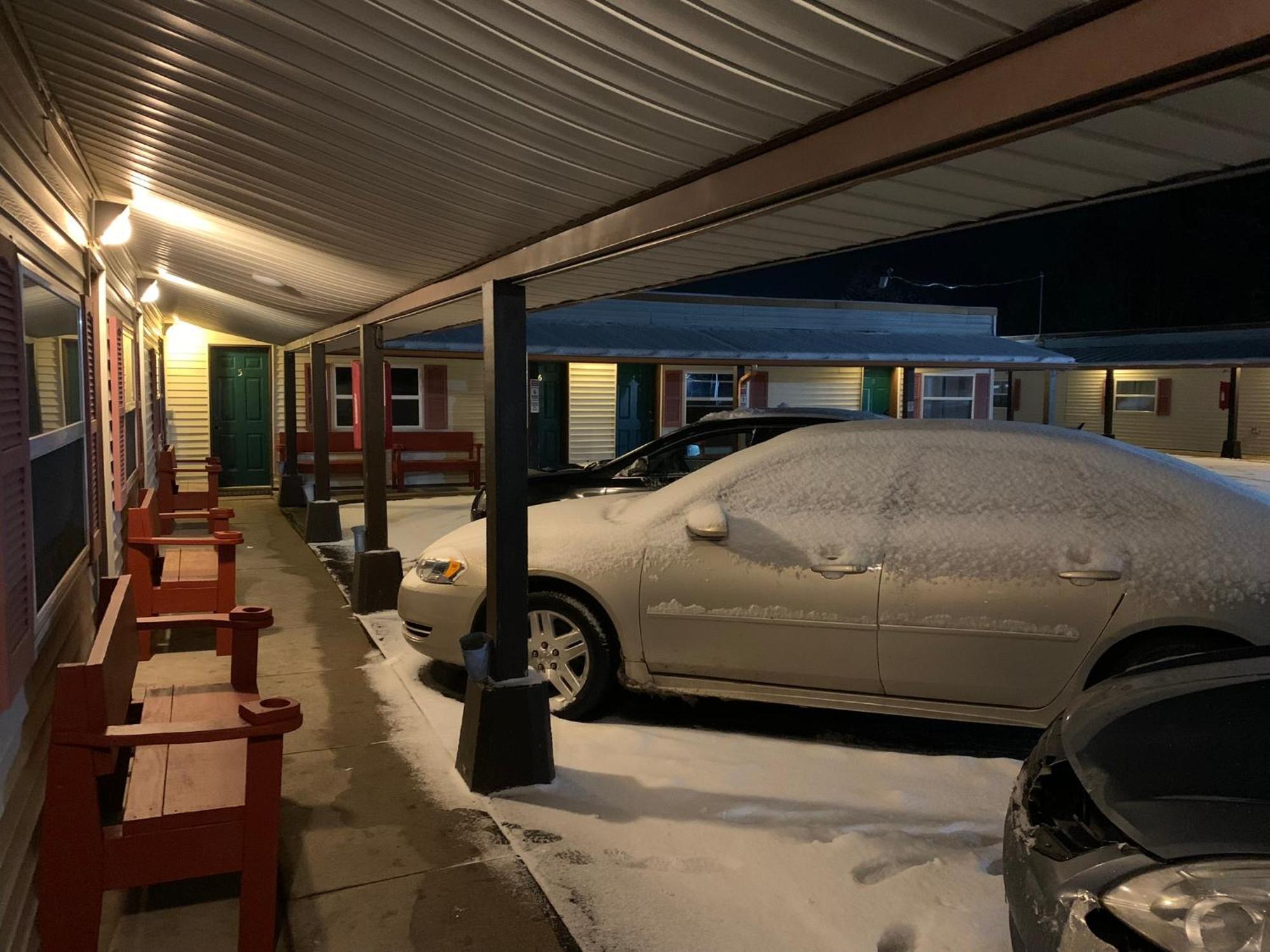Tour Inn Motel Howard City Екстериор снимка