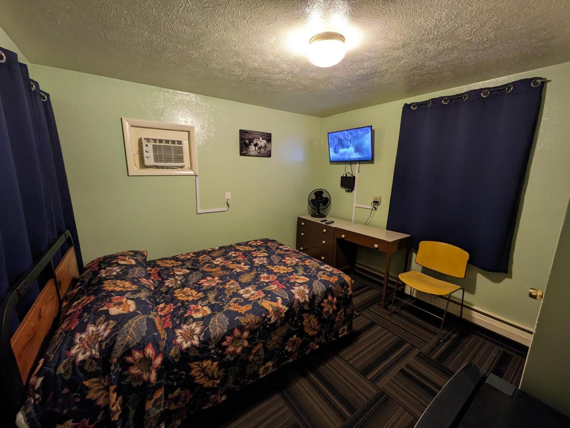 Tour Inn Motel Howard City Екстериор снимка
