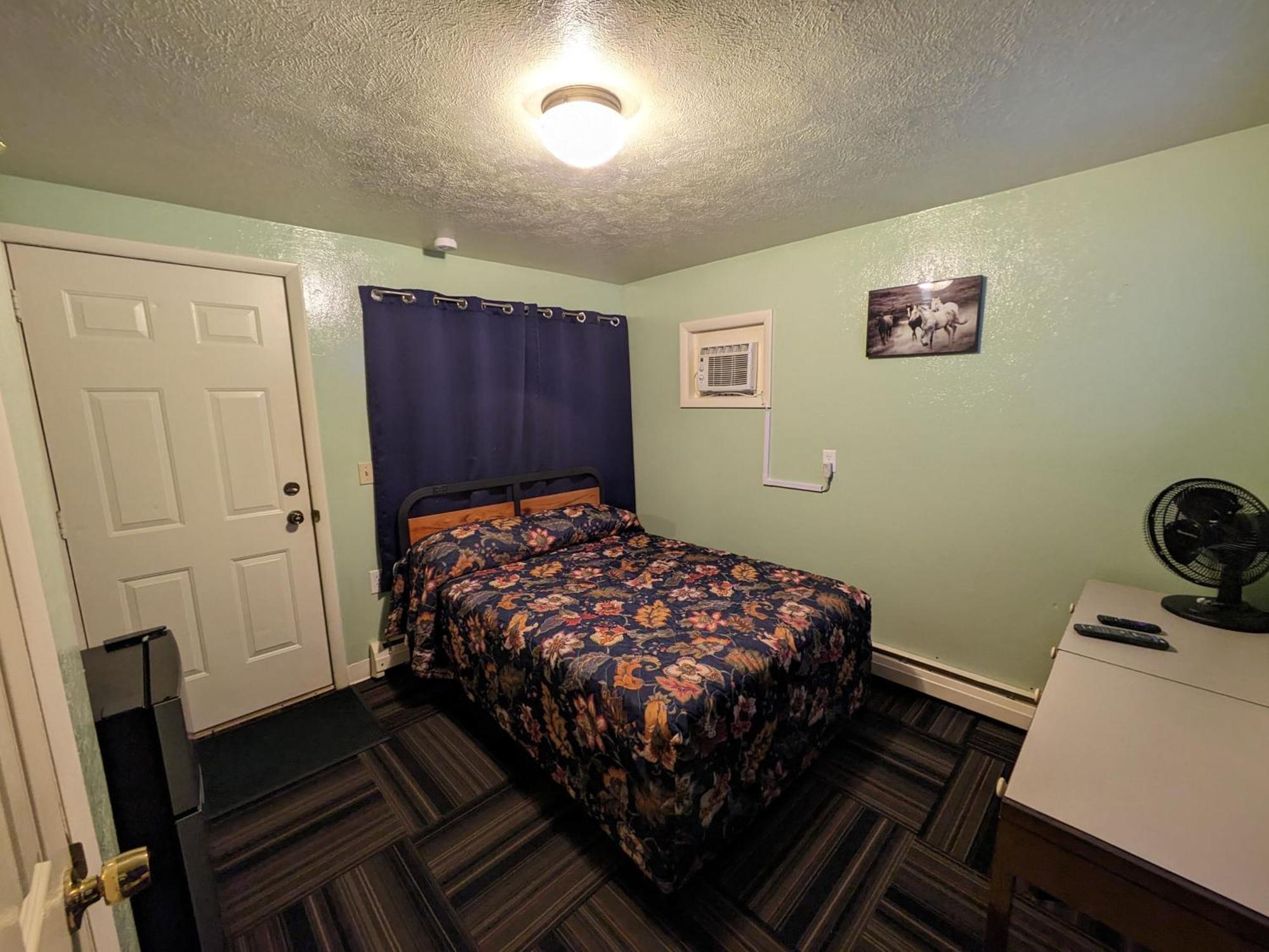 Tour Inn Motel Howard City Екстериор снимка